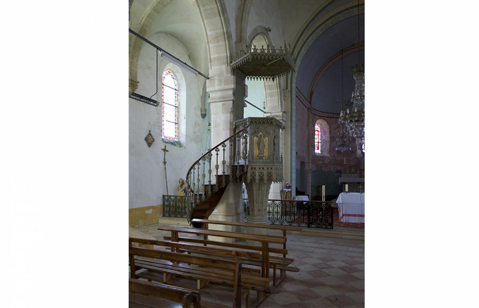 église chaire.jpg